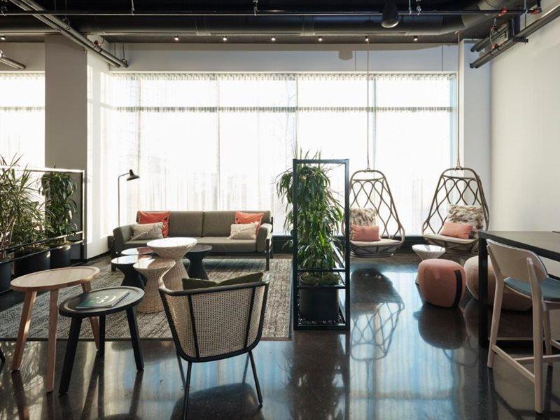 Alt Hotel Calgary East Village Экстерьер фото