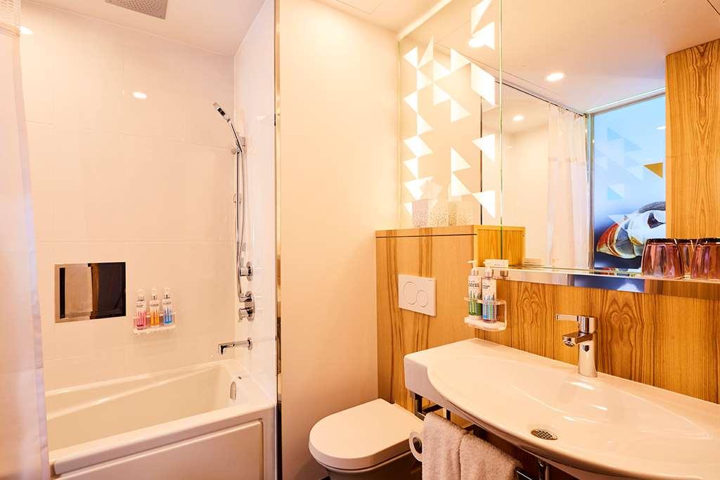 Alt Hotel Calgary East Village Номер фото