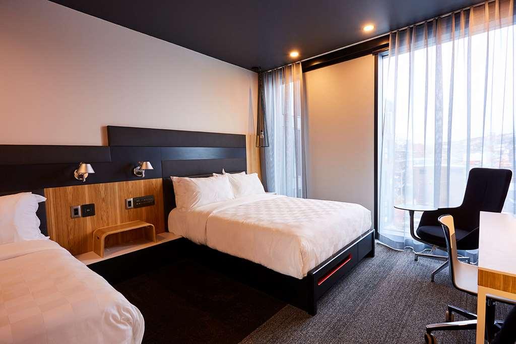 Alt Hotel Calgary East Village Номер фото