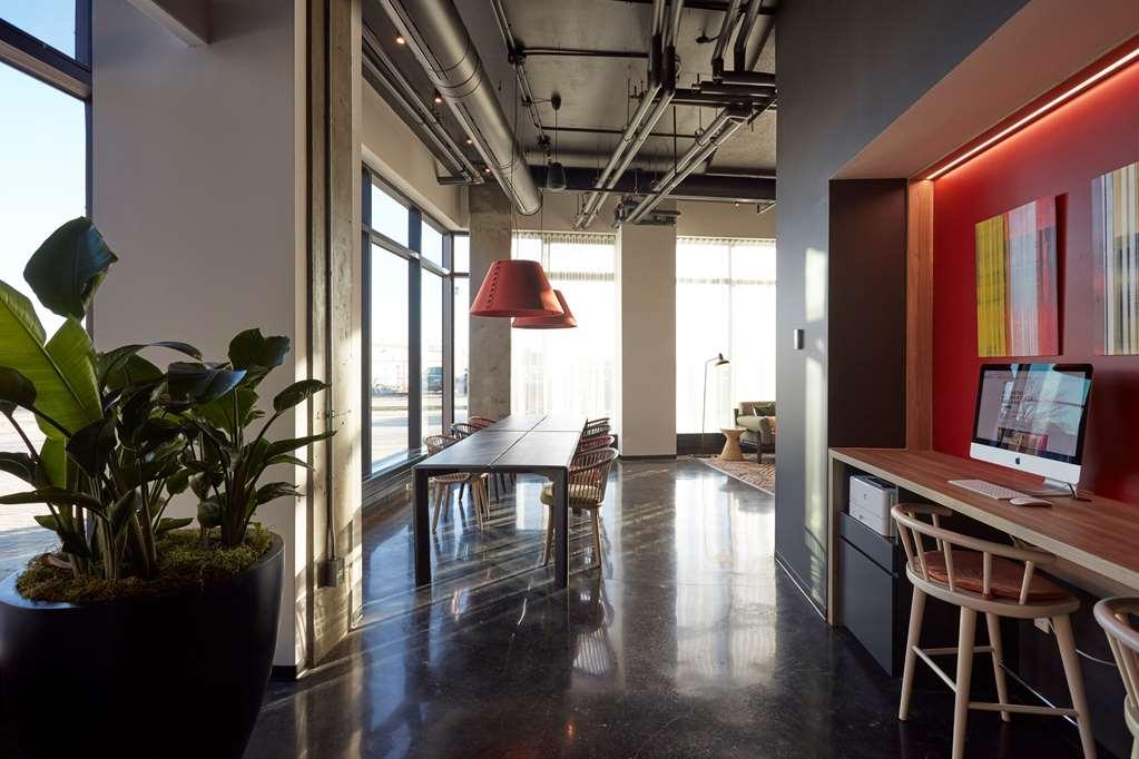 Alt Hotel Calgary East Village Интерьер фото
