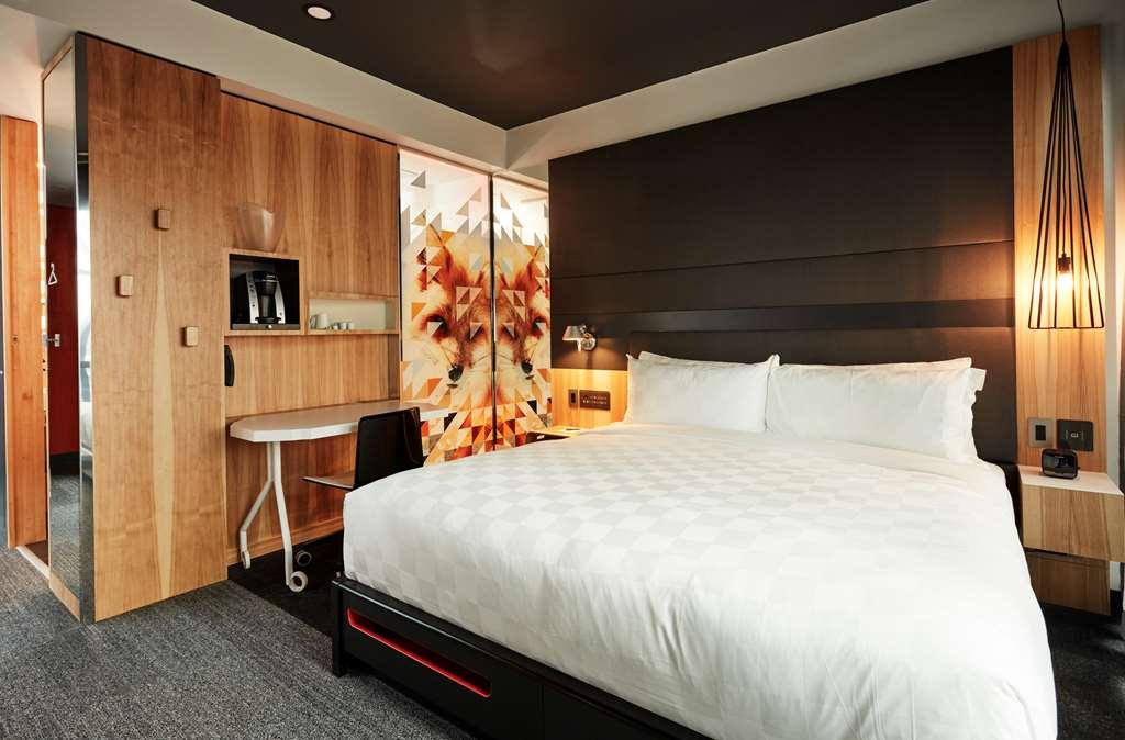Alt Hotel Calgary East Village Номер фото