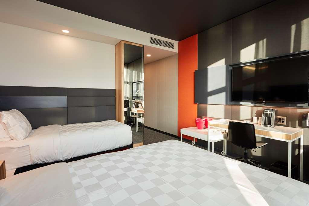 Alt Hotel Calgary East Village Номер фото