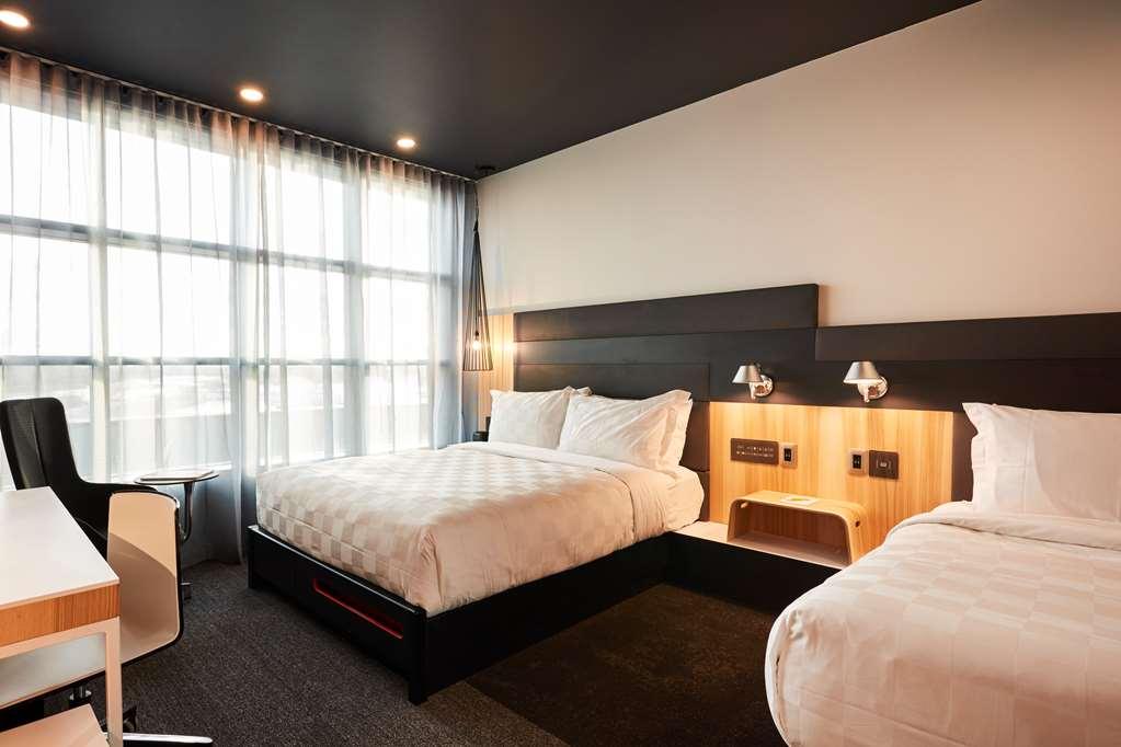 Alt Hotel Calgary East Village Номер фото