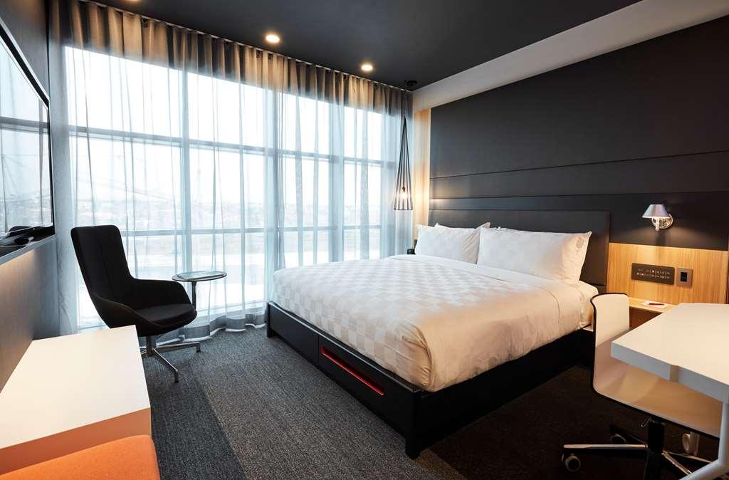 Alt Hotel Calgary East Village Номер фото