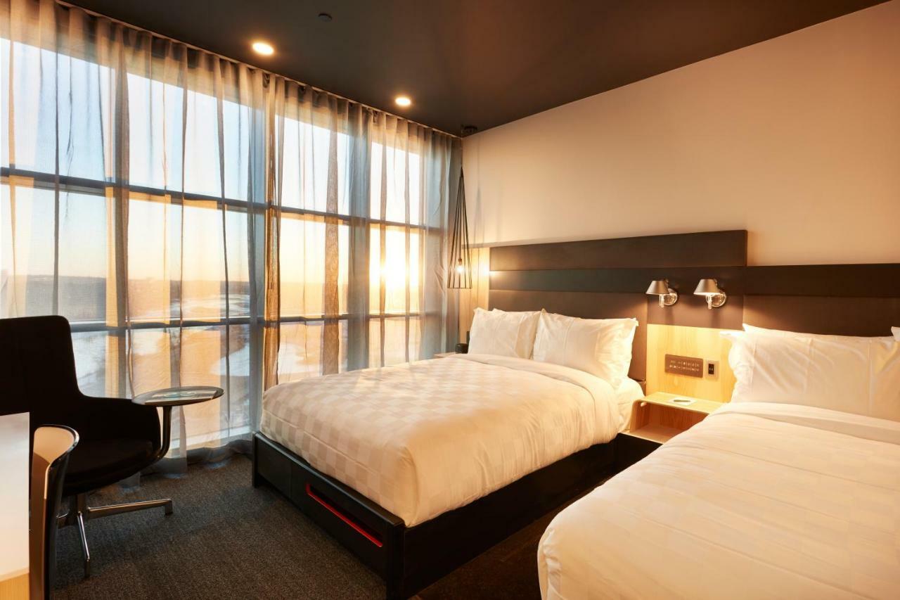 Alt Hotel Calgary East Village Экстерьер фото
