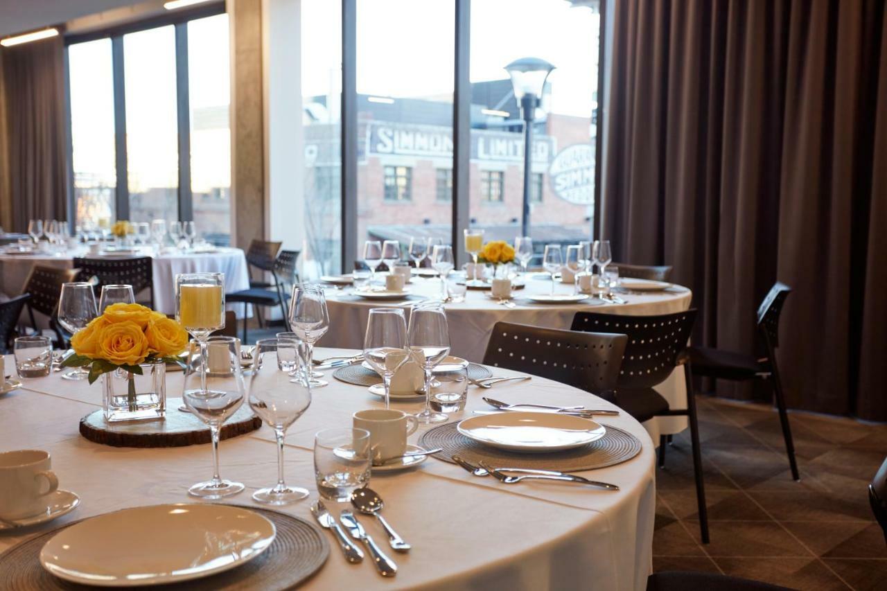 Alt Hotel Calgary East Village Экстерьер фото